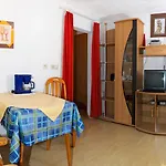 Апартаменты Haus Steinroeschen *