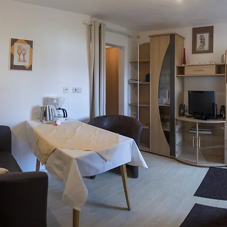 Апартаменты Haus Steinroeschen Зеефельд в Тироле